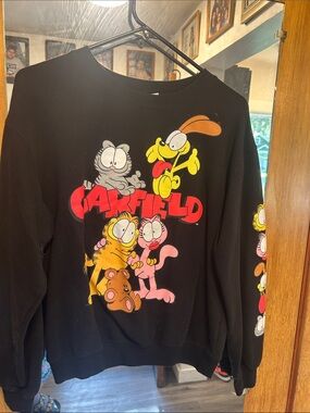 Garfield Graphic Crewneck Sweatshirt - Black